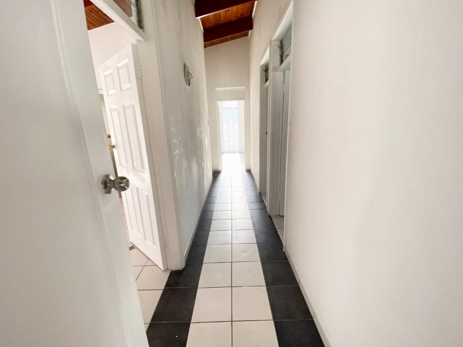 To Let 4 Bedroom Property for Rent in Umhlanga KwaZulu-Natal