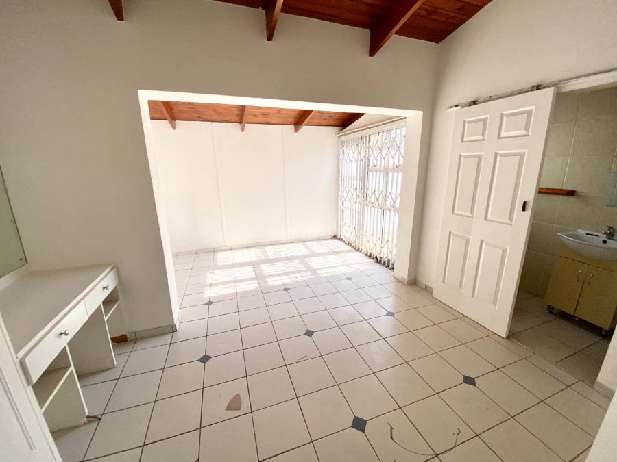 To Let 4 Bedroom Property for Rent in Umhlanga KwaZulu-Natal
