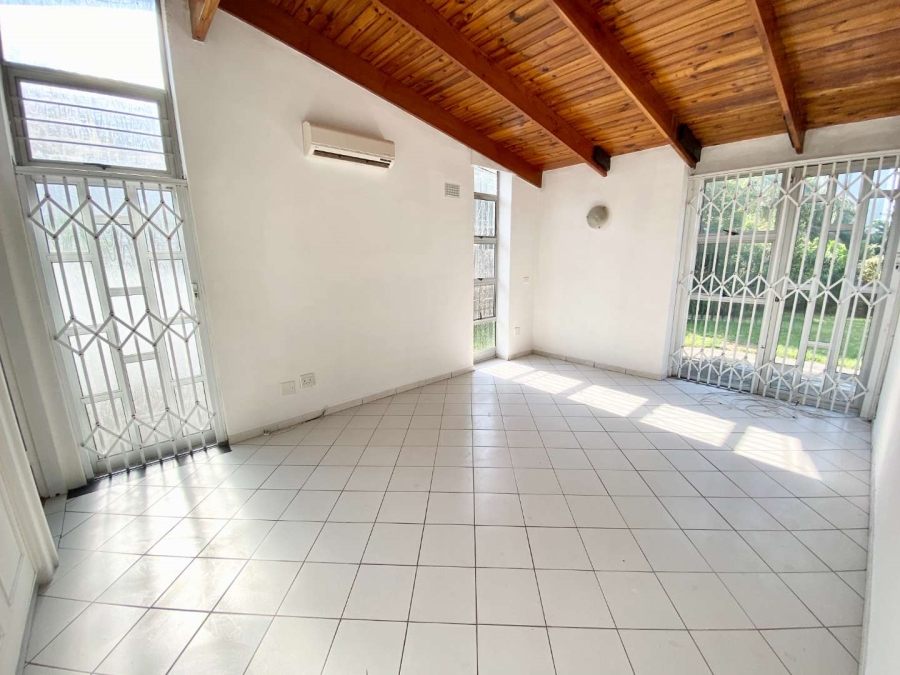 To Let 4 Bedroom Property for Rent in Umhlanga KwaZulu-Natal