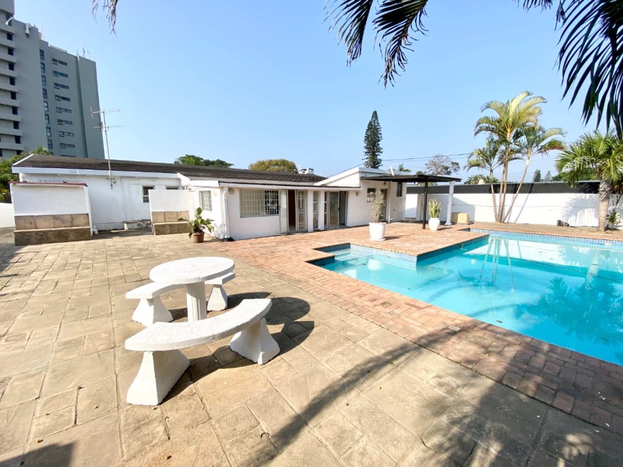 To Let 4 Bedroom Property for Rent in Umhlanga KwaZulu-Natal