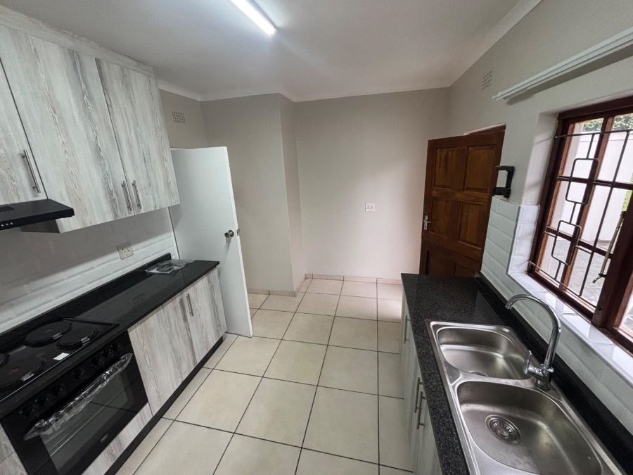To Let 3 Bedroom Property for Rent in Kloof KwaZulu-Natal