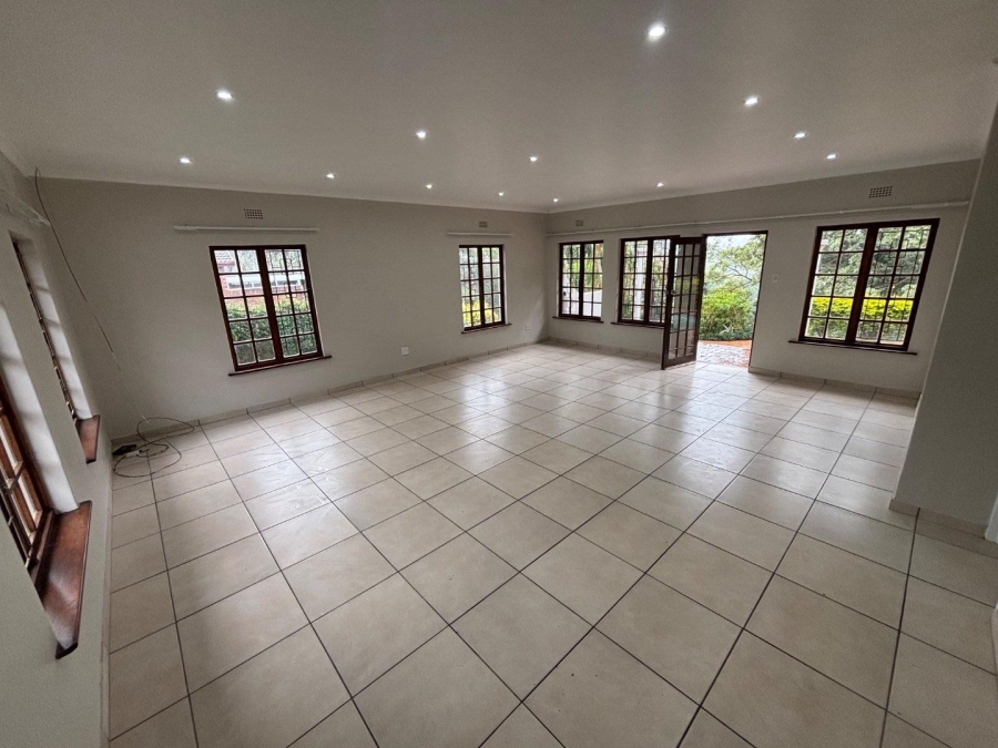 To Let 3 Bedroom Property for Rent in Kloof KwaZulu-Natal