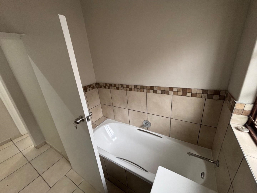 To Let 3 Bedroom Property for Rent in Kloof KwaZulu-Natal