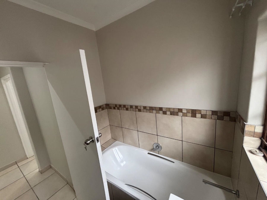 To Let 3 Bedroom Property for Rent in Kloof KwaZulu-Natal