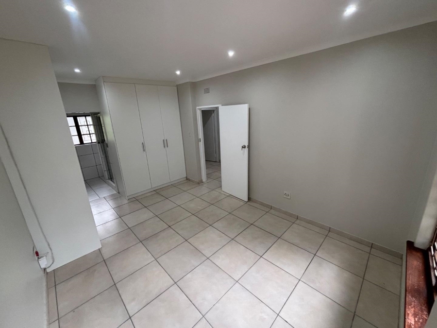 To Let 3 Bedroom Property for Rent in Kloof KwaZulu-Natal