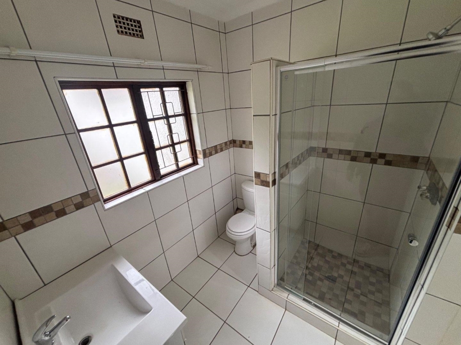 To Let 3 Bedroom Property for Rent in Kloof KwaZulu-Natal