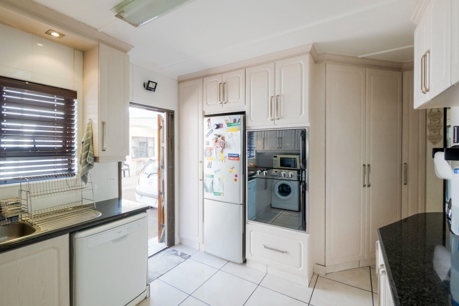 9 Bedroom Property for Sale in Athlone Park KwaZulu-Natal