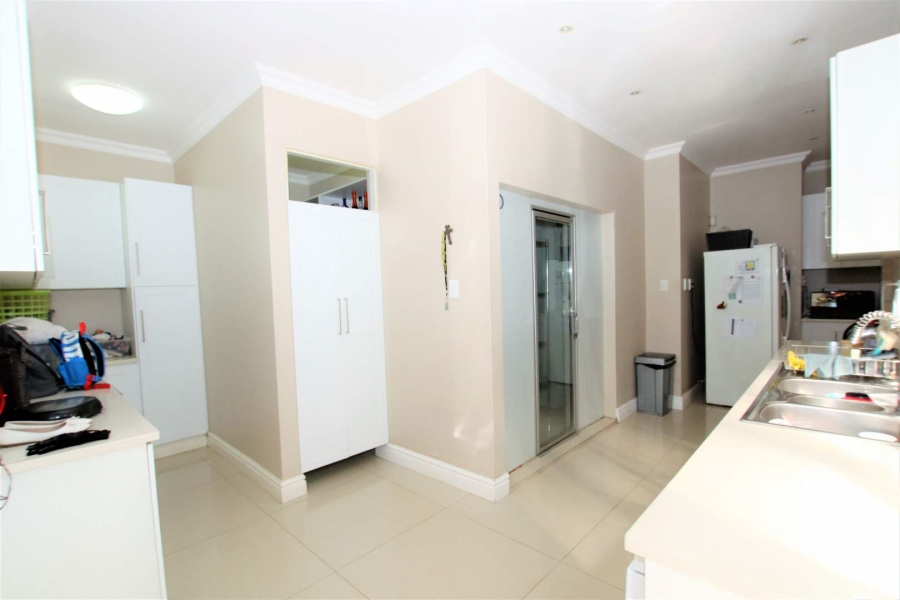 To Let 4 Bedroom Property for Rent in Umhlanga KwaZulu-Natal