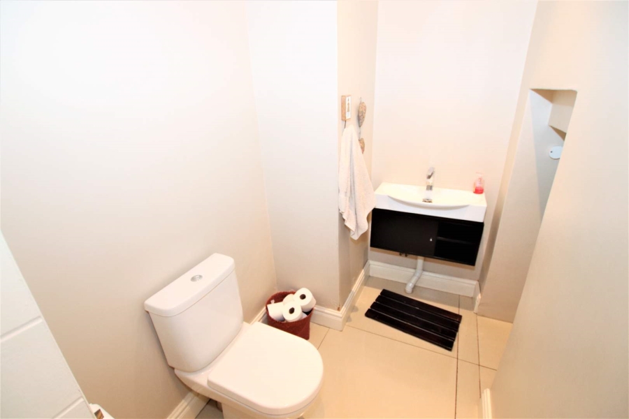 To Let 4 Bedroom Property for Rent in Umhlanga KwaZulu-Natal