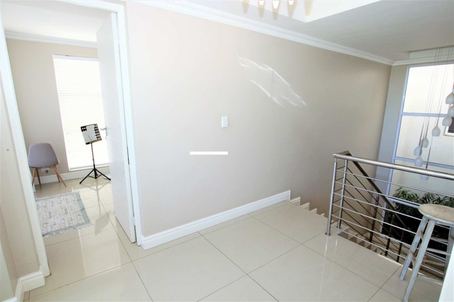To Let 4 Bedroom Property for Rent in Umhlanga KwaZulu-Natal
