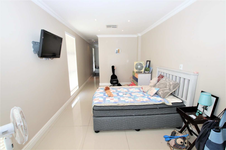 To Let 4 Bedroom Property for Rent in Umhlanga KwaZulu-Natal