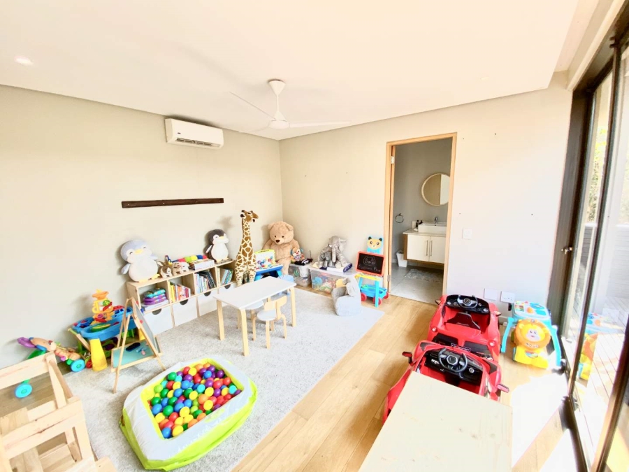 To Let 5 Bedroom Property for Rent in Izinga Park KwaZulu-Natal
