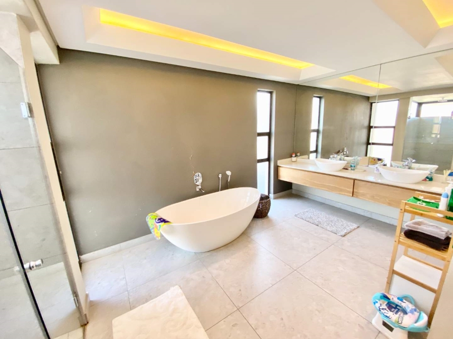 To Let 5 Bedroom Property for Rent in Izinga Park KwaZulu-Natal
