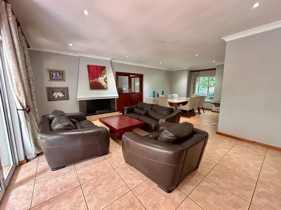 To Let 5 Bedroom Property for Rent in Kloof KwaZulu-Natal
