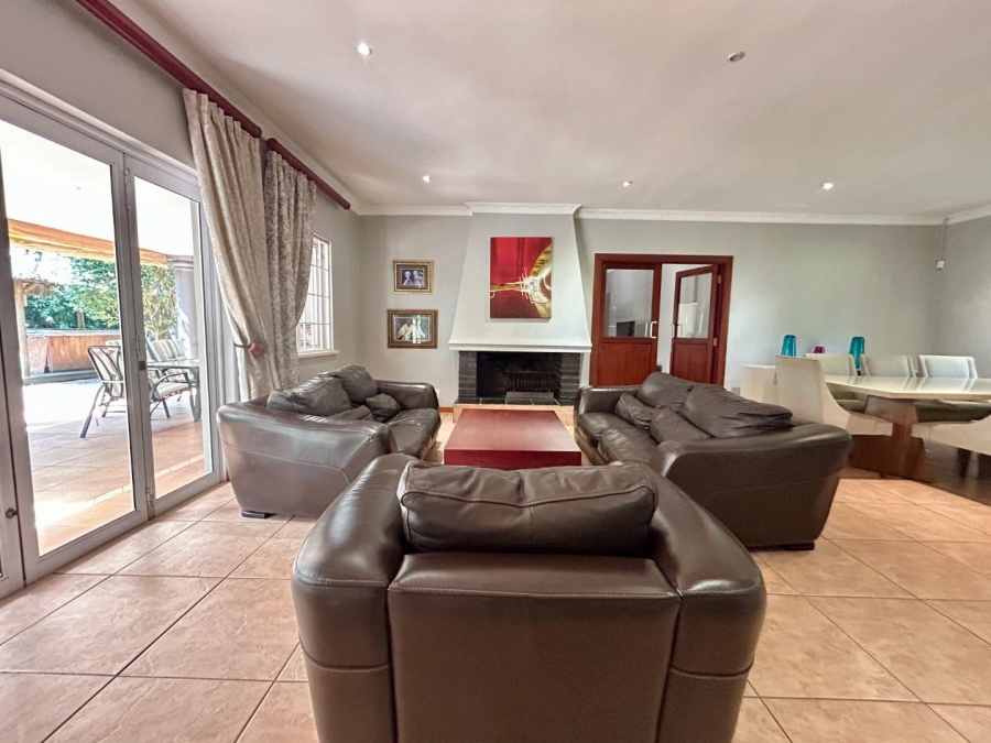 To Let 5 Bedroom Property for Rent in Kloof KwaZulu-Natal