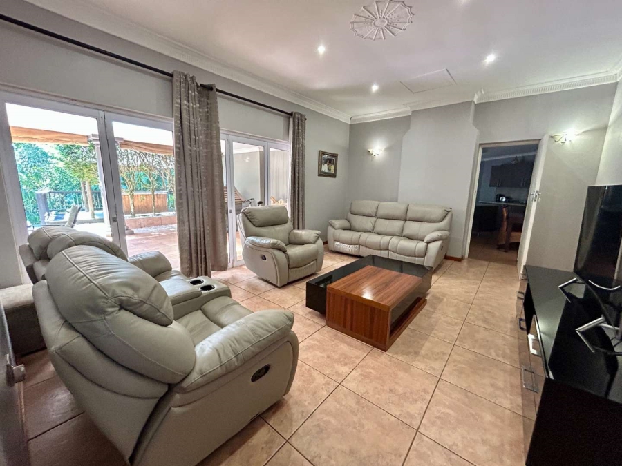 To Let 5 Bedroom Property for Rent in Kloof KwaZulu-Natal