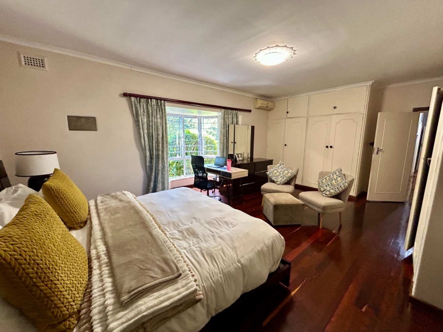 To Let 5 Bedroom Property for Rent in Kloof KwaZulu-Natal