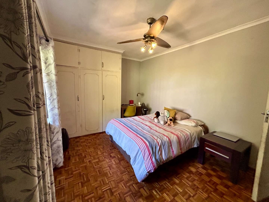 To Let 5 Bedroom Property for Rent in Kloof KwaZulu-Natal
