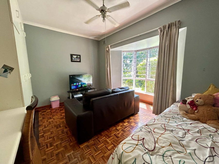 To Let 5 Bedroom Property for Rent in Kloof KwaZulu-Natal