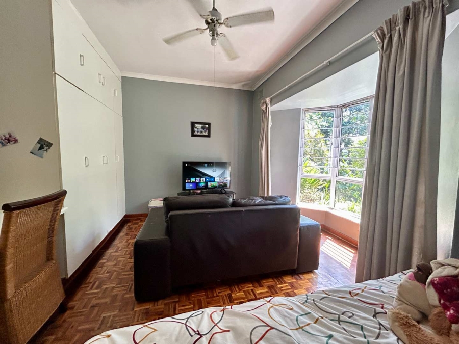 To Let 5 Bedroom Property for Rent in Kloof KwaZulu-Natal
