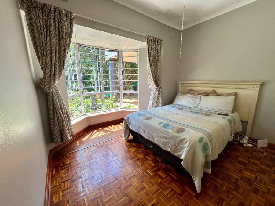 To Let 5 Bedroom Property for Rent in Kloof KwaZulu-Natal
