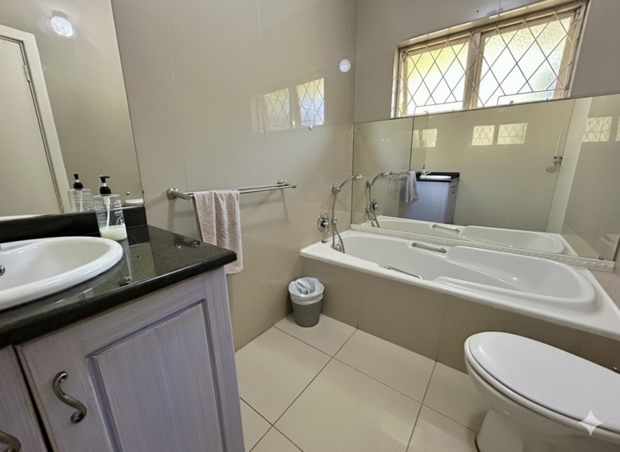 To Let 5 Bedroom Property for Rent in Kloof KwaZulu-Natal