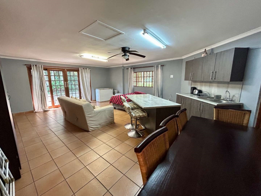 To Let 5 Bedroom Property for Rent in Kloof KwaZulu-Natal