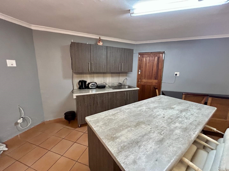To Let 5 Bedroom Property for Rent in Kloof KwaZulu-Natal