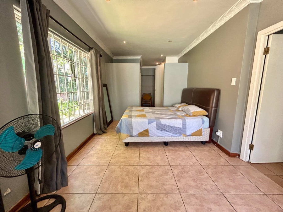 To Let 5 Bedroom Property for Rent in Kloof KwaZulu-Natal