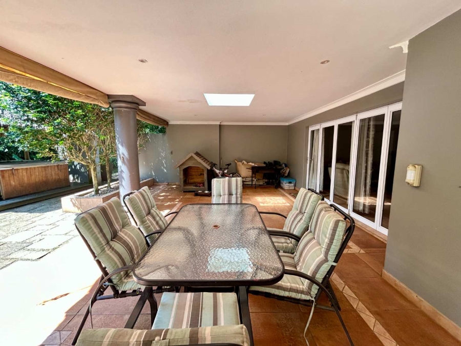 To Let 5 Bedroom Property for Rent in Kloof KwaZulu-Natal