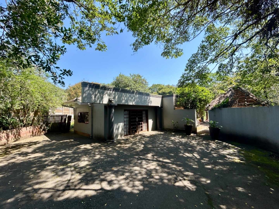 To Let 5 Bedroom Property for Rent in Kloof KwaZulu-Natal
