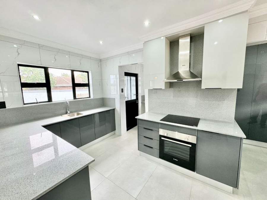 4 Bedroom Property for Sale in Herrwood Park KwaZulu-Natal