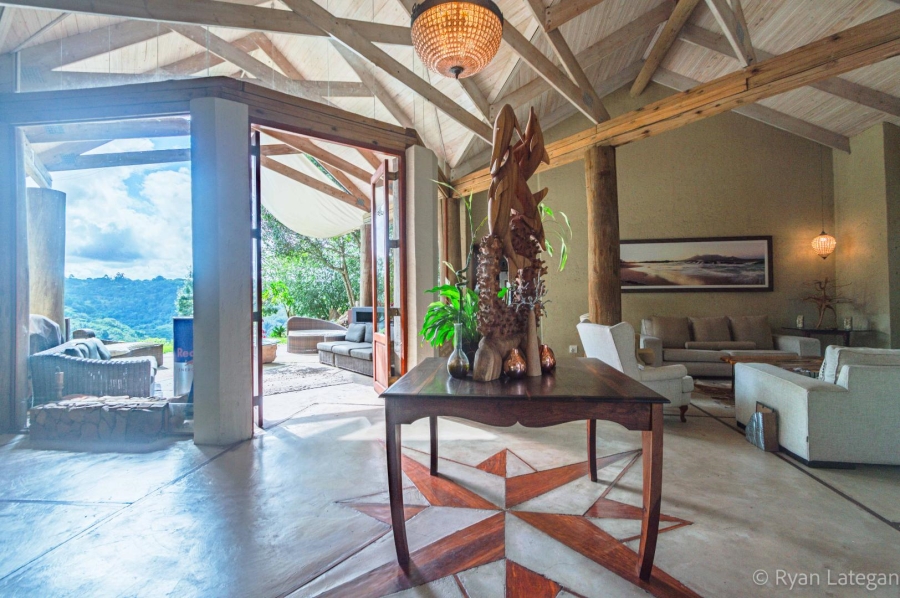 6 Bedroom Property for Sale in Kloof KwaZulu-Natal