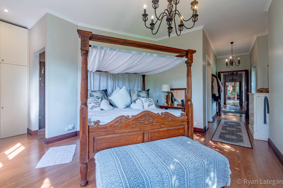 6 Bedroom Property for Sale in Kloof KwaZulu-Natal