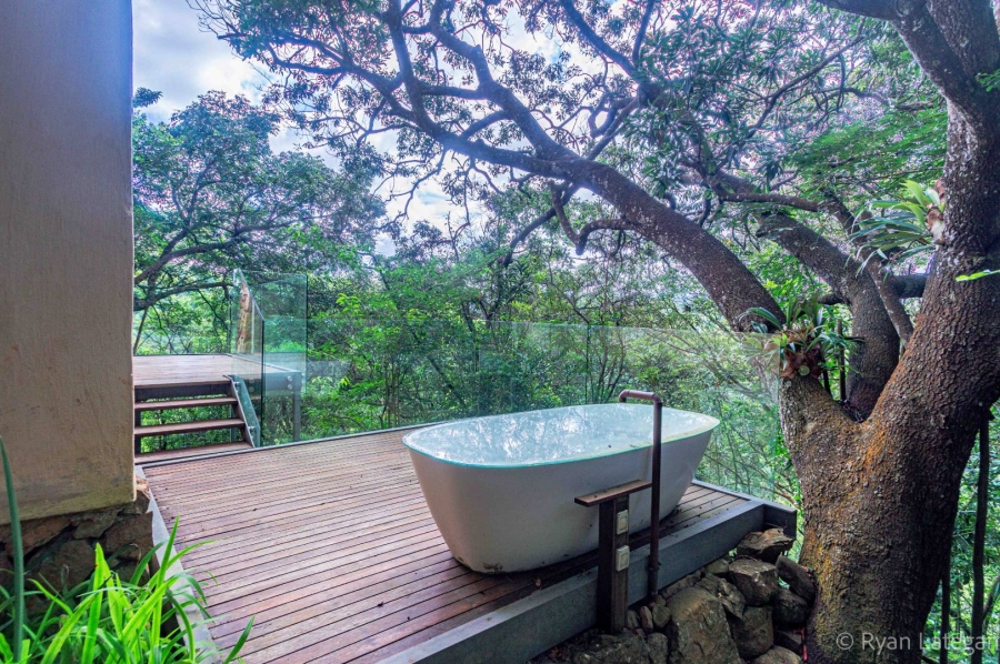 6 Bedroom Property for Sale in Kloof KwaZulu-Natal