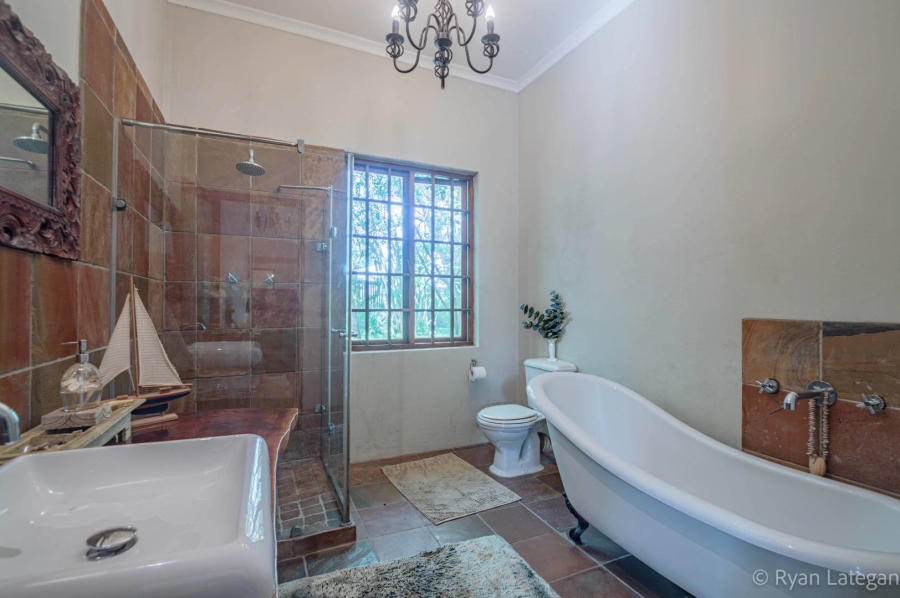 6 Bedroom Property for Sale in Kloof KwaZulu-Natal