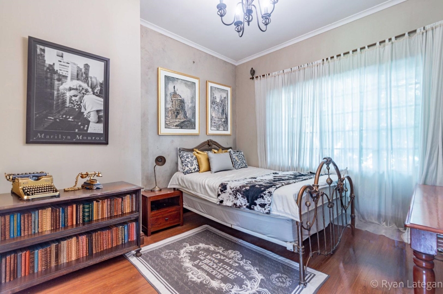 6 Bedroom Property for Sale in Kloof KwaZulu-Natal