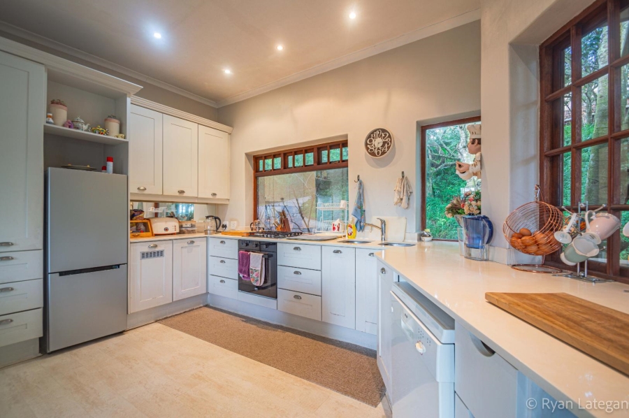 6 Bedroom Property for Sale in Kloof KwaZulu-Natal