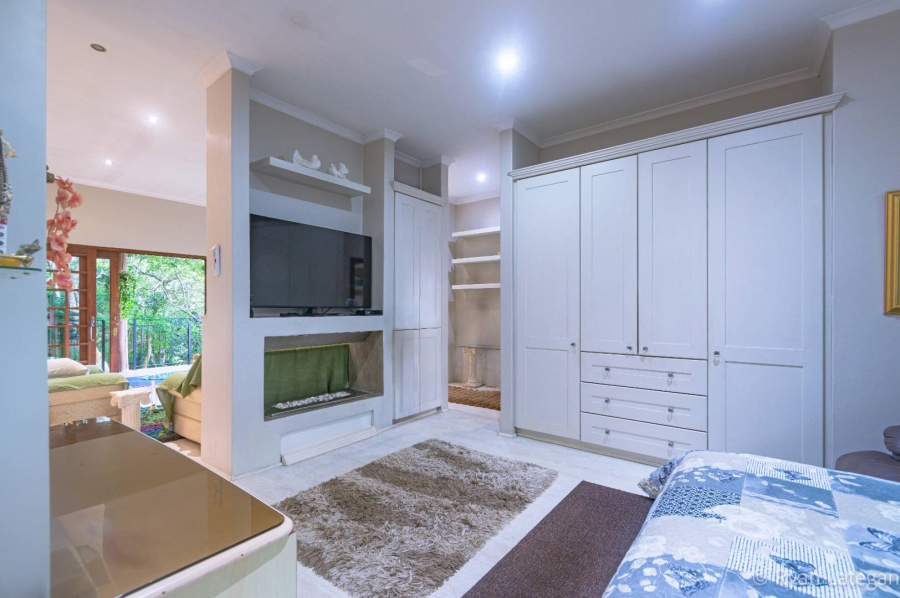 6 Bedroom Property for Sale in Kloof KwaZulu-Natal
