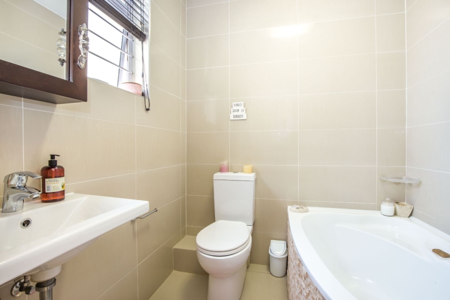 To Let 3 Bedroom Property for Rent in Sunningdale KwaZulu-Natal