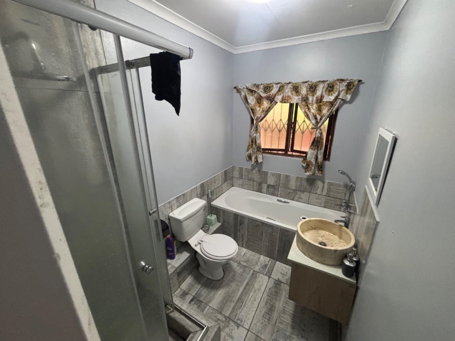 To Let 3 Bedroom Property for Rent in Queensburgh KwaZulu-Natal