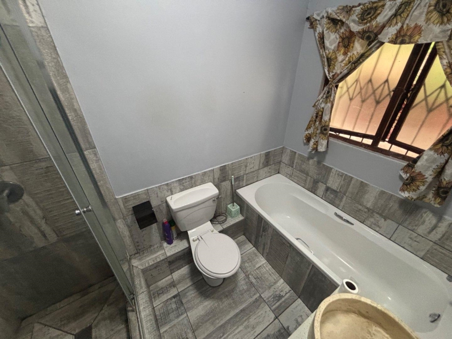 To Let 3 Bedroom Property for Rent in Queensburgh KwaZulu-Natal