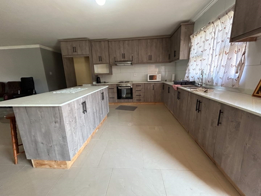 To Let 5 Bedroom Property for Rent in Crestholme KwaZulu-Natal