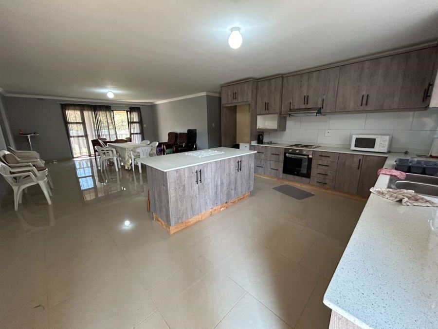 To Let 5 Bedroom Property for Rent in Crestholme KwaZulu-Natal