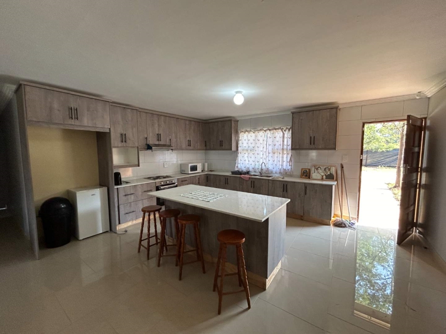 To Let 5 Bedroom Property for Rent in Crestholme KwaZulu-Natal
