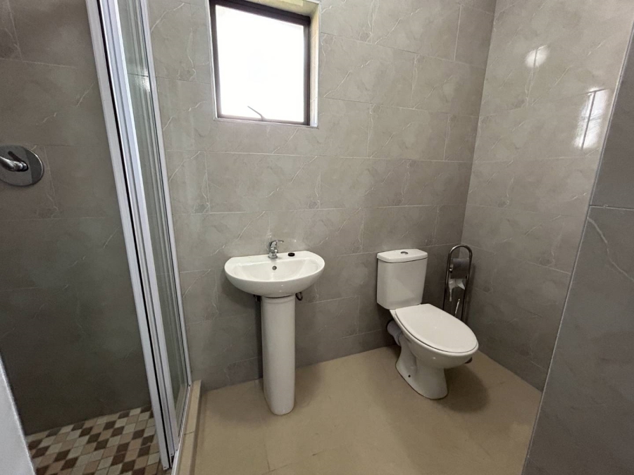 To Let 5 Bedroom Property for Rent in Crestholme KwaZulu-Natal