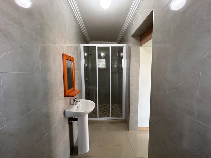 To Let 5 Bedroom Property for Rent in Crestholme KwaZulu-Natal