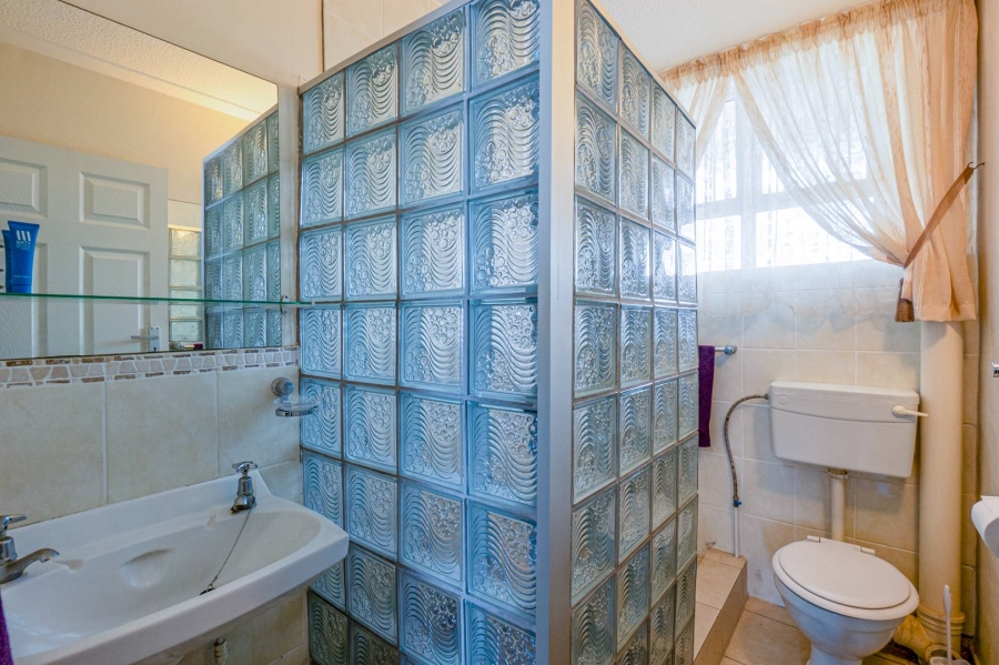 2 Bedroom Property for Sale in Amanzimtoti KwaZulu-Natal