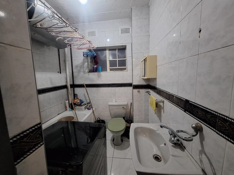 1 Bedroom Property for Sale in Montclair KwaZulu-Natal