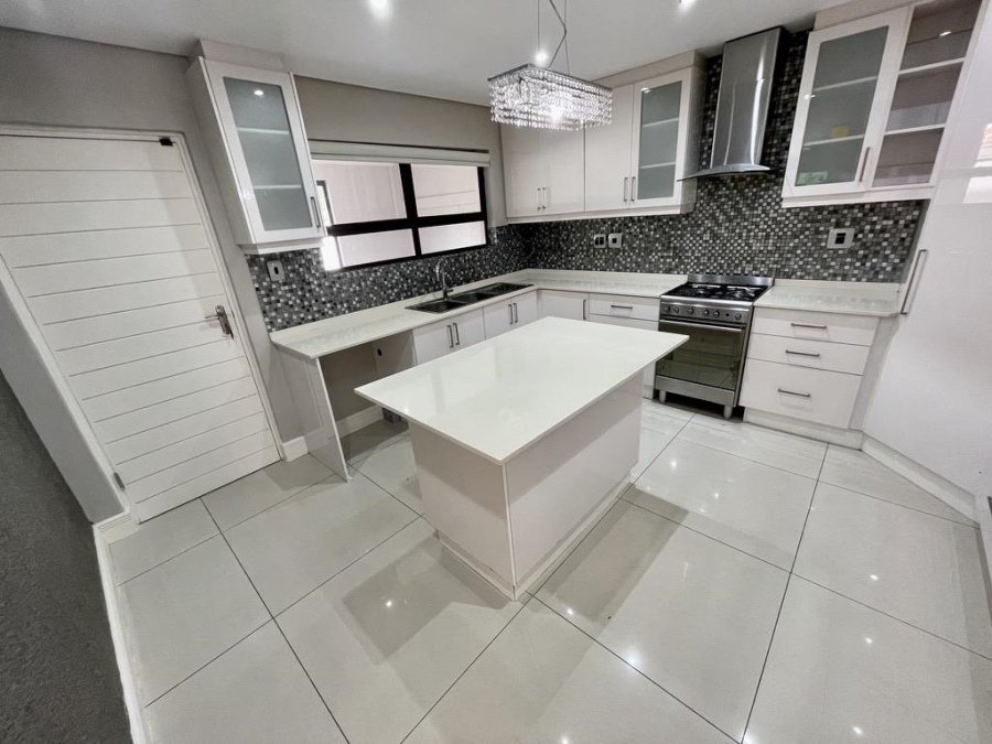 To Let 3 Bedroom Property for Rent in Izinga Ridge KwaZulu-Natal